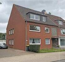 Bezugsfreies 3-Familienhaus in Duisburg-Röttgersbach - mit Feldblick, 3 Garagen & ideal für Mehrgenerationenwohnen - Duisburg / Röttgersbach