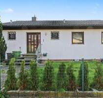 Zögern Sie nicht: Gepflegtes Einfamilienhaus mit Garten, Garage und 3 Freistellplätzen - Adelsdorf Aisch