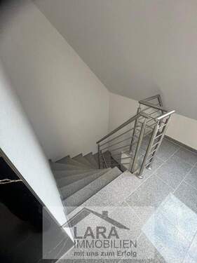 Treppenhaus - Etagenwohnung mit 81,30 m&sup2; in Bielefeld / Brackwede zum Kaufen