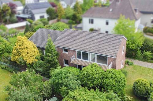Seitenansicht - Viel Platz in Quelle: Einfamilienhaus samt Einliegerwohnung mit Potential