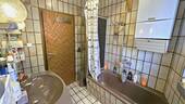 Bad mit Wanne - 