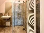 Badezimmer mit Dusche - 