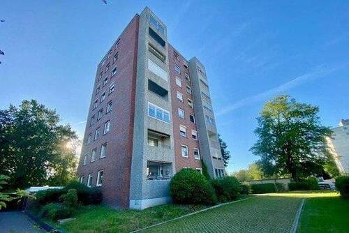 Solides Mehrfamilienhaus in beliebter Lage - Eigentum auch mit knappem Budget