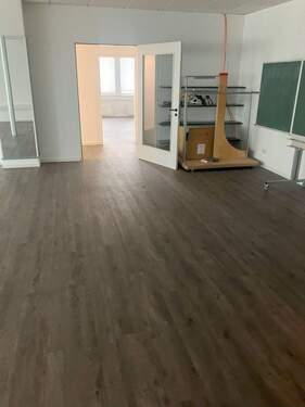 Bürobeipiel_Besprechung.jpg - 