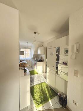 Blick vom Wohnzimmer in die Küche - 