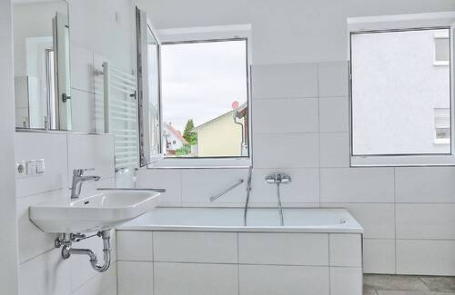 Dusch-Wannenbad - 3 Zimmer Etagenwohnung in Gilching