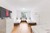 Dreibettzimmer - Helle und möbelierte WG Zimmer in zentraler Lage