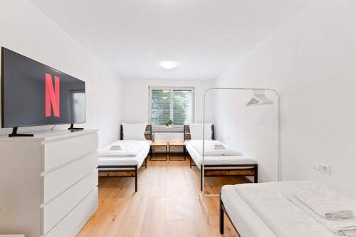 Dreibettzimmer - Helle und möbelierte WG Zimmer in zentraler Lage