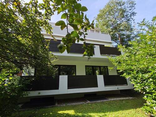 Fassade - Toplage, stark renovierungsbedürftig, Besichtigung n. Vereinbg.