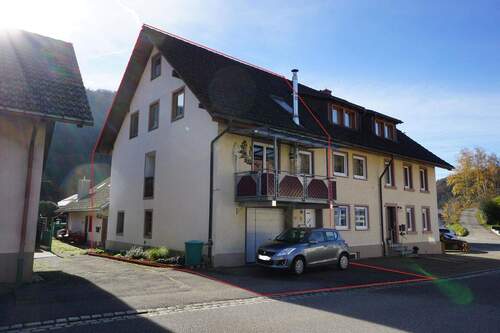 Außenansicht - Gemütliche Doppelhaushälfte mit großzügiger Garage, Balkon und Potenzial zum Ausbau