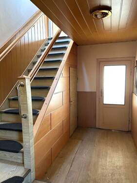 Flur EG mit Blick zum Wohnzimmer - 