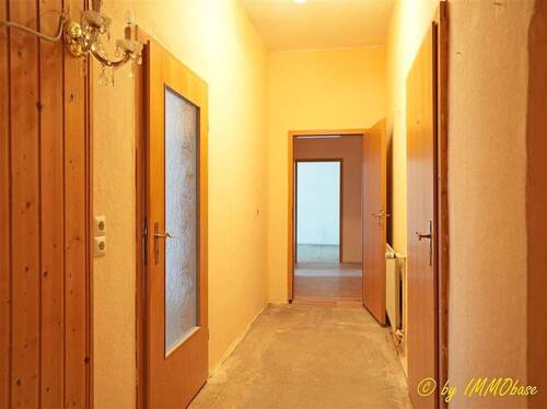 Flur im 1. Obergeschoss - 9 Zimmer Mehrfamilienhaus, Wohnhaus zum Kaufen in Frankenberg
