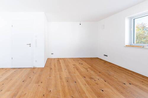 SO108740-1 - 2 Zimmer Etagenwohnung zum Kaufen in Wallersdorf