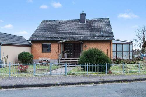 Titelbild - Eigenheim mit Gartenhaus und Garage in Ruhiger Lage
