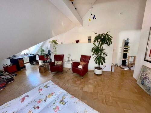 2. Ebene - Außergewöhnliche Maisonette-Wohnung mit Balkon und TG-Stellplatz nahe der Löwenbrücke.