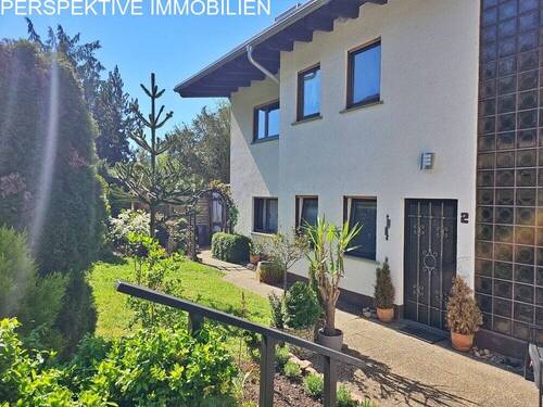 Eingangsbereich - Großartiges Zweifamilienhaus mit ELW und schöner Aussicht