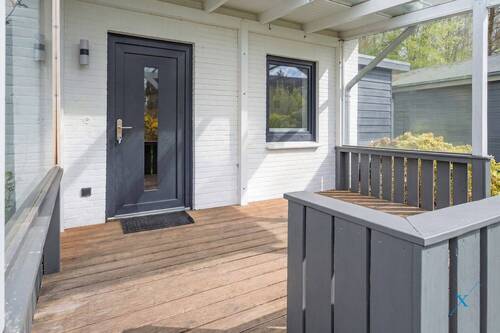 Hauseingang mit Terrasse - 