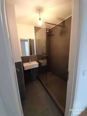 Modernes Badezimmer - 3 Zimmer Etagenwohnung zum Kaufen in München