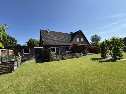 Blick vom Garten auf die ELW - 