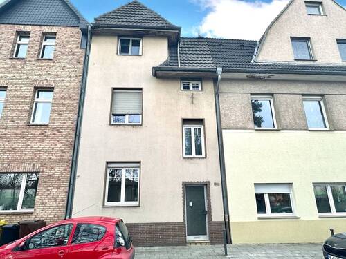 Hausansicht Vorderseite - Mehrfamilienhaus in beliebter Wohnlage