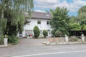 Front - Wohnen & Pferdehof am Ortsrand von Büdingen - 2FH mit großem Entwicklungspotenzial