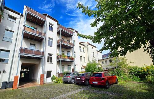 Balkone und Stellplätze - 