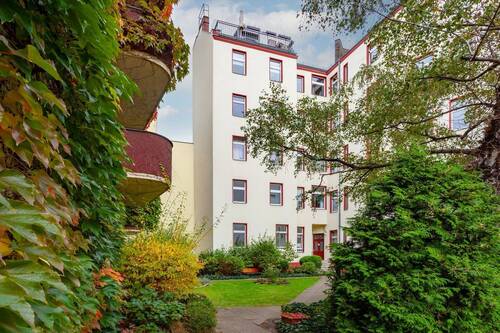 Bezugsfreie 3 Zimmer Wohnung in Charlottenburg - Berlin-Charlottenburg: Helle 3-Zimmer-Altbauwohnung mit Stil und Balkon.