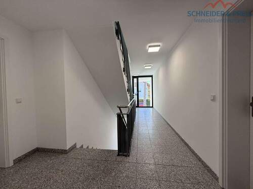 Treppenhaus - 3 Zimmer Etagenwohnung zur Miete in Wolfratshausen