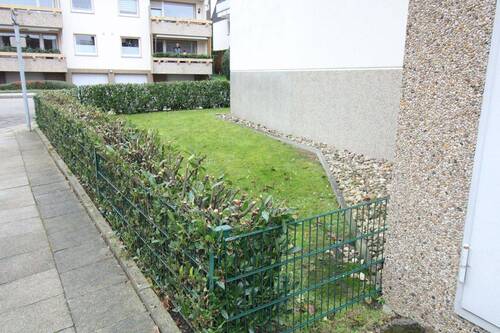 Grünfläche am Haus - 