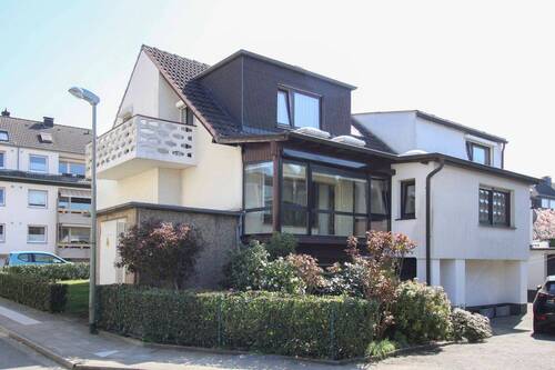 Außen - Großes Einfamilienhaus für Mehrgenerationen in schöner Lage von EssenBurgaltendorf