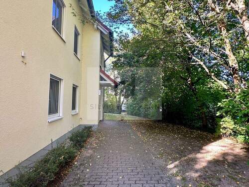 schattiger Hauseingang - 