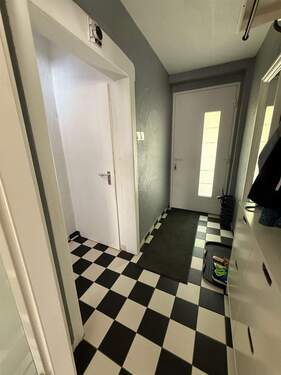 Flur - 7 Zimmer Einfamilienhaus in Saarlouis