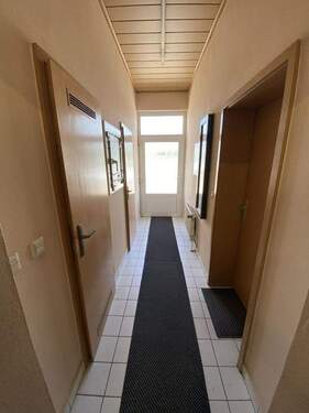 Eingangsbereich Büro - 