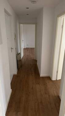 Flur frisch renoviert - 