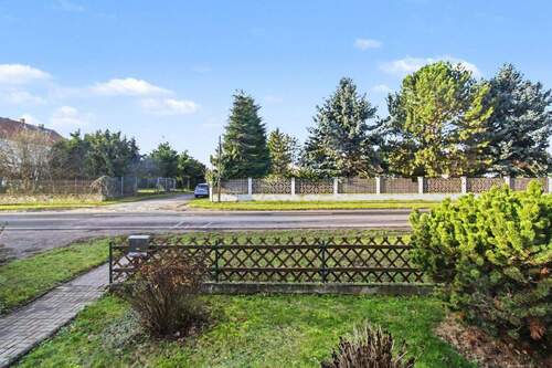 Vorgarten - 4 Zimmer Doppelhaushälfte zum Kaufen in Wanzleben-Börde OT Dreileben