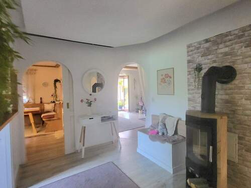 Flur mit Sicht in Küche und Wohnzimmer.jpg - 