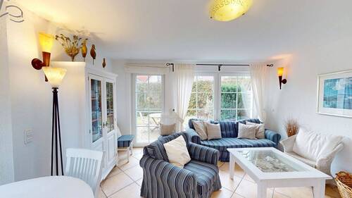 Impression vom Wohnbereich mit Zugang zur Sonnenterrasse im Erdgeschoss - 