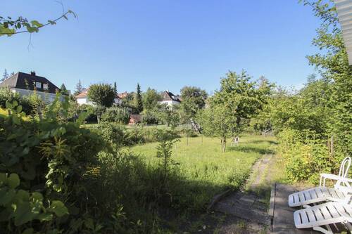 Garten - 9 Zimmer Mehrfamilienhaus, Wohnhaus zum Kaufen in Stuttgart