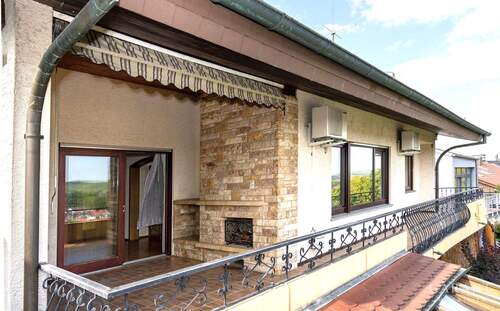 Balkon mit Kamin - 7 Zimmer Mehrfamilienhaus, Wohnhaus zum Kaufen in Kirchheim am Neckar