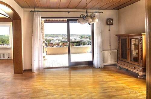 Esszimmer mit Zugang zum Balkon - Mehrfamilienhaus, Wohnhaus mit 280,00 m² in Kirchheim am Neckar zum Kaufen