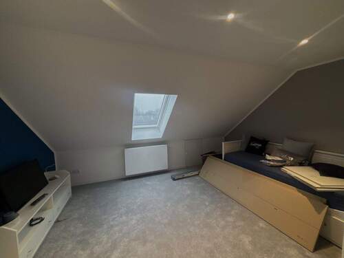 Kinder/-Arbeitszimmer DG - 