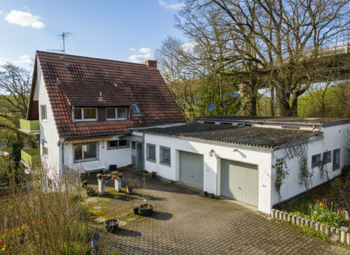 Hausansicht - MFH mit Entwicklungspotential am Engelshof!
