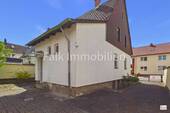Hausansicht und Zufahrt - Doppelhaushälfte mit 105,90 m&sup2; in Ketsch zum Kaufen