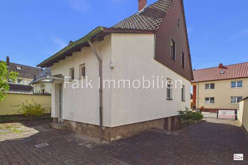 Hausansicht und Zufahrt - Doppelhaushälfte mit 105,90 m&sup2; in Ketsch zum Kaufen