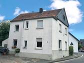 Hausansicht Vorderseite - 8 Zimmer Einfamilienhaus zum Kaufen in Neuss