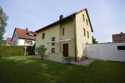 Eingang über Garten - 6 Zimmer Einfamilienhaus zur Miete in Neumarkt