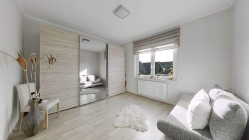 Kinderzimmer/ Büro - 