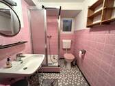 Bad mit Dusche - 