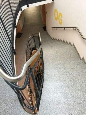 helle, breite Flure - 