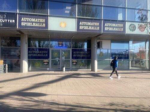 s01.jpg - Spielhalle in konkurrenzloser Lage
